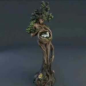 Miško deivės statulėlė